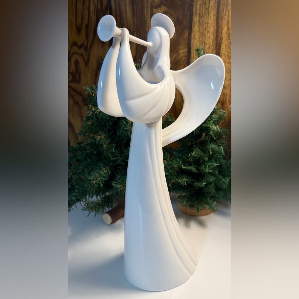 Circle of Love “Prelude of Praise” White Porcelain Figurine 112017 Enesco 2003